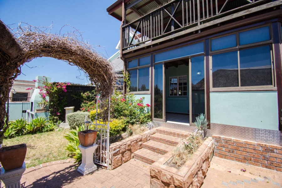 4 Bedroom Property for Sale in Mountainside Western Cape